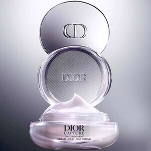 Dior Capture Day Creme
Face&Neck :Targets Wrinkles& Firmness 15ml($160 fr 50ml)